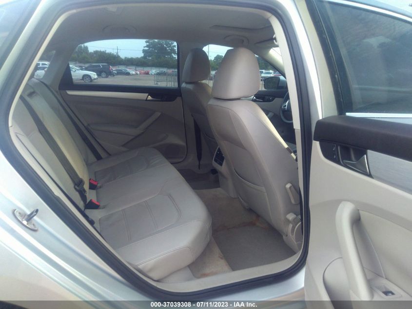 2013 VOLKSWAGEN PASSAT SE W/SUNROOF & NAV - 1VWBH7A32DC042657