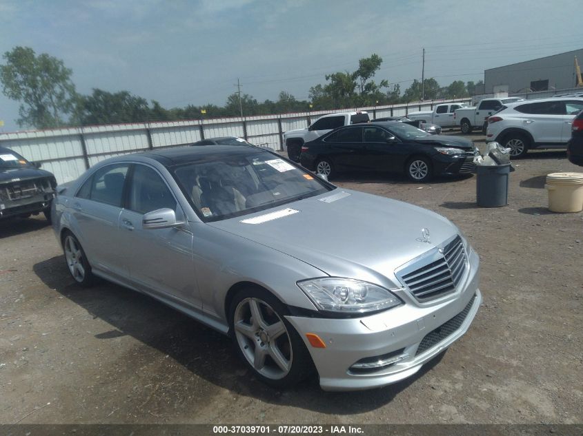 2013 MERCEDES-BENZ S-CLASS S 550 - WDDNG7DB8DA506011