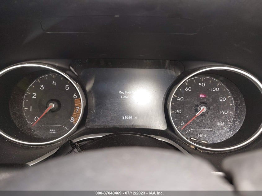 VIN 3C4NJDBB4KT806745 2019 JEEP COMPASS LATITUDE