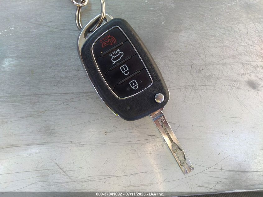 2019 HYUNDAI TUCSON SE - KM8J2CA44KU849900