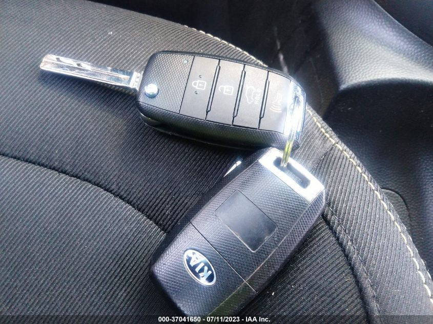 2016 KIA SOUL + - KNDJP3A5XG7858413