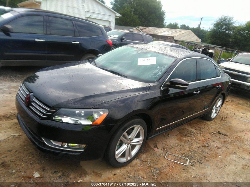 2014 VOLKSWAGEN PASSAT TDI SE W/SUNROOF & NAV - 1VWBN7A34EC062869