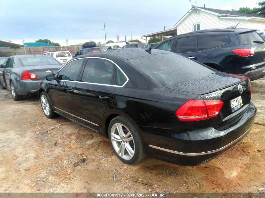 2014 VOLKSWAGEN PASSAT TDI SE W/SUNROOF & NAV - 1VWBN7A34EC062869