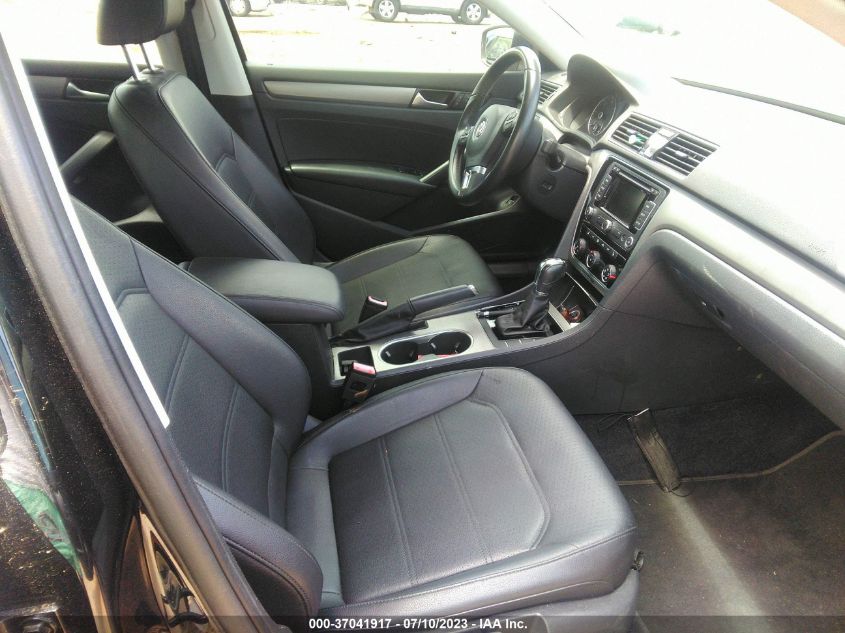 2014 VOLKSWAGEN PASSAT TDI SE W/SUNROOF & NAV - 1VWBN7A34EC062869