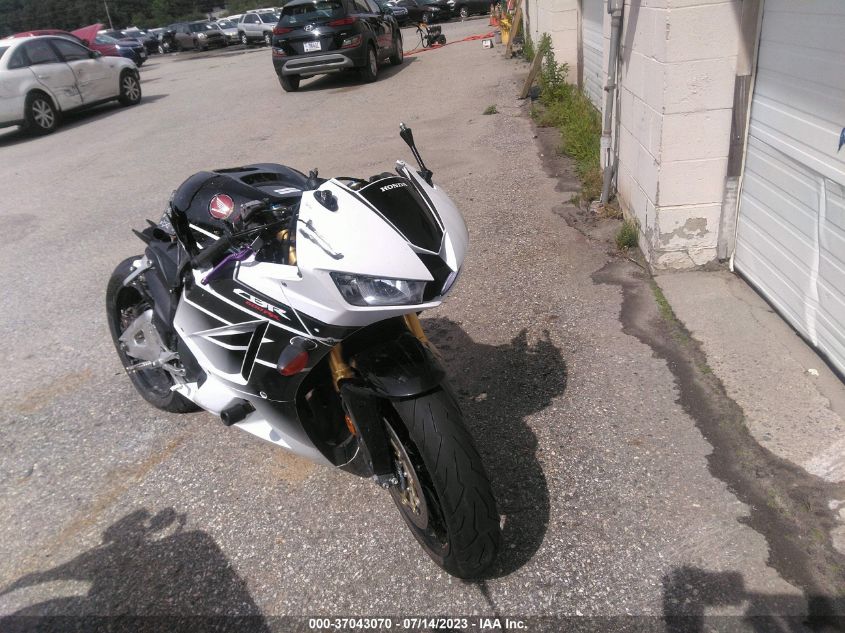 2016 HONDA CBR600 RR-ABS - JH2PC40G4GK300091