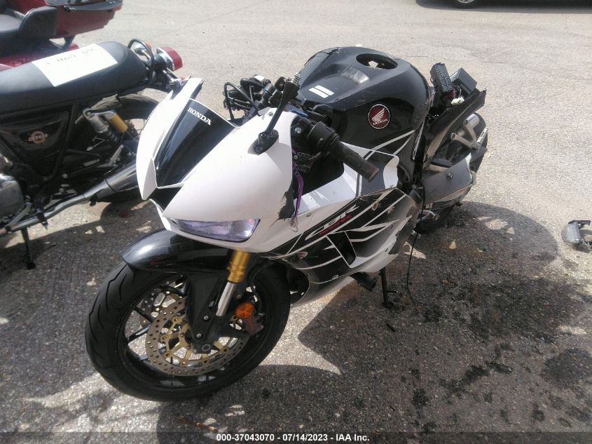 2016 HONDA CBR600 RR-ABS - JH2PC40G4GK300091