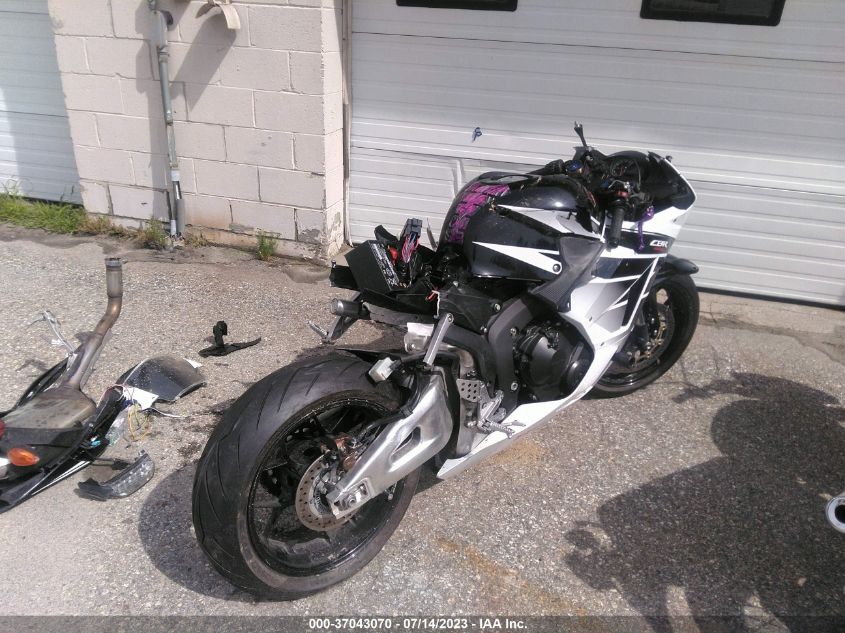 2016 HONDA CBR600 RR-ABS - JH2PC40G4GK300091