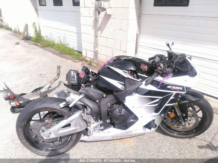 2016 HONDA CBR600 RR-ABS - JH2PC40G4GK300091