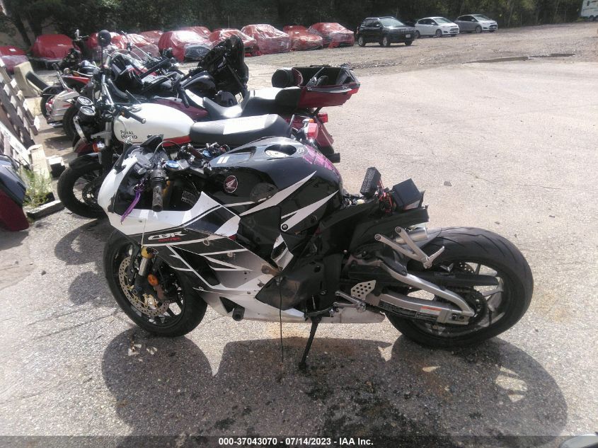 2016 HONDA CBR600 RR-ABS - JH2PC40G4GK300091