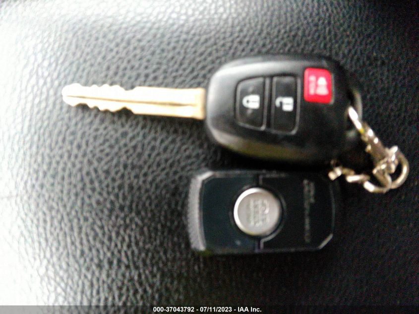 2015 TOYOTA RAV4 XLE - 2T3RFREV6FW314612