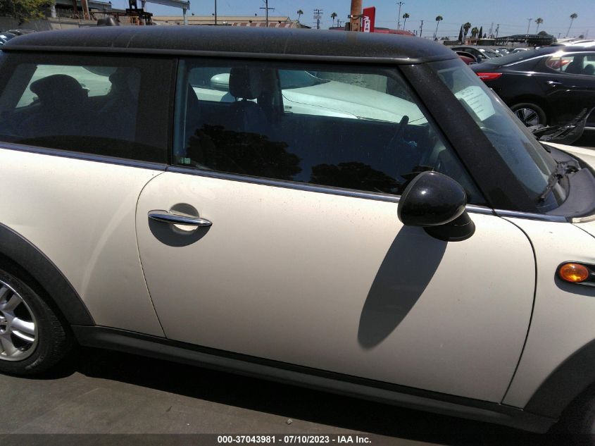 2013 MINI COOPER HARDTOP - WMWSU3C58DT687235