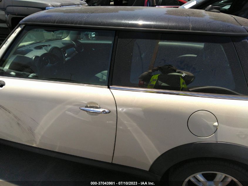 2013 MINI COOPER HARDTOP - WMWSU3C58DT687235