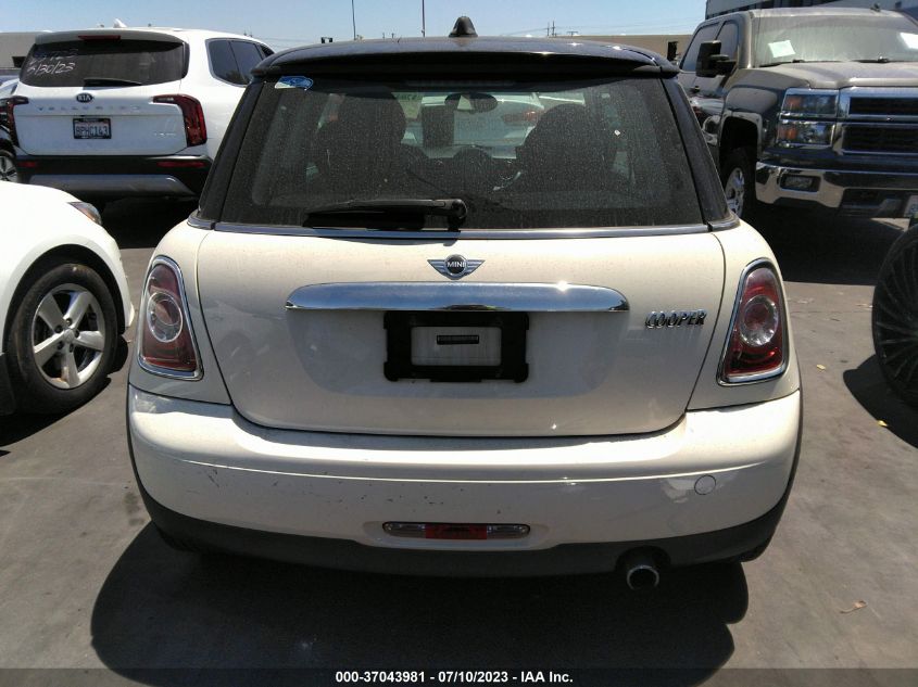2013 MINI COOPER HARDTOP - WMWSU3C58DT687235