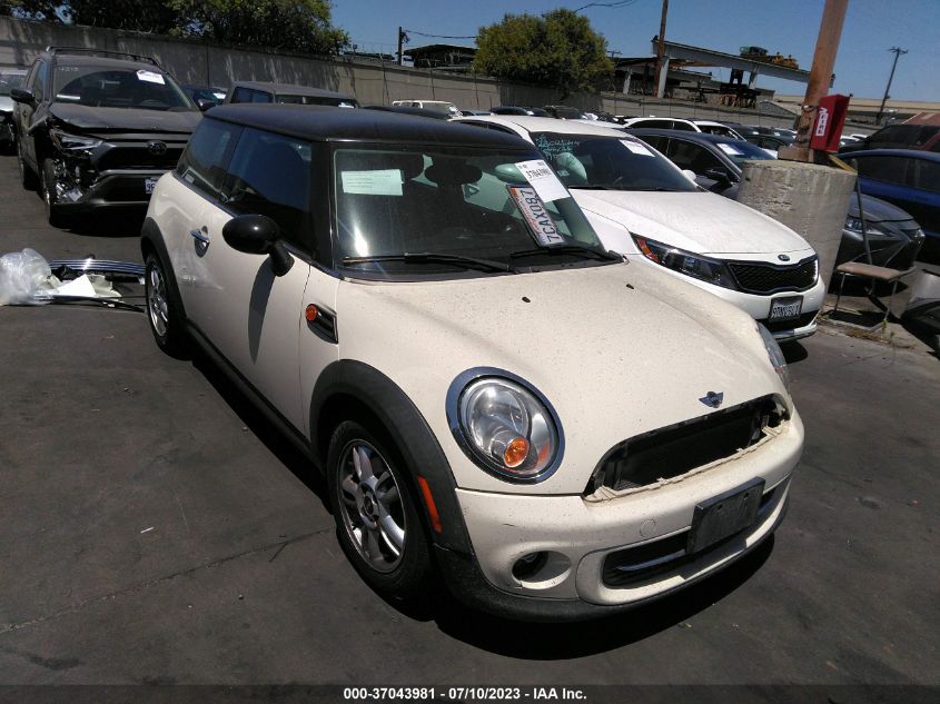 2013 MINI COOPER HARDTOP - WMWSU3C58DT687235
