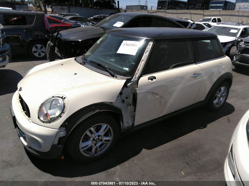 2013 MINI COOPER HARDTOP - WMWSU3C58DT687235