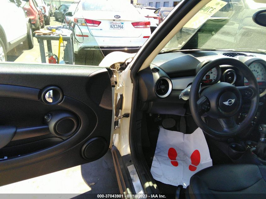 2013 MINI COOPER HARDTOP - WMWSU3C58DT687235