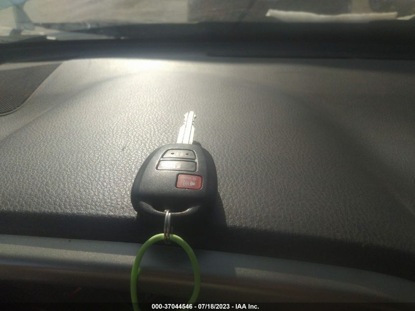 2015 TOYOTA RAV4 XLE - 2T3WFREV8FW141727