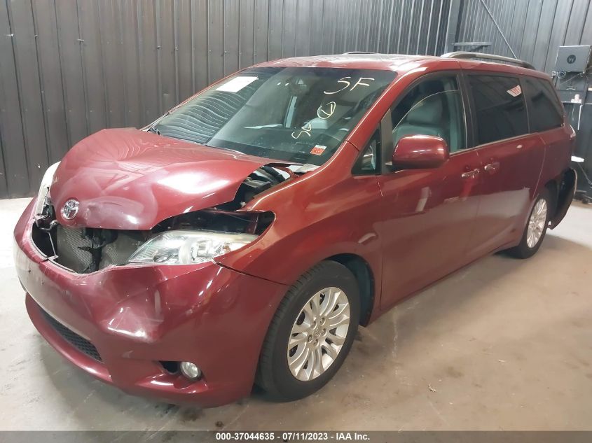 5TDYK3DC0FS565812 2015 TOYOTA SIENNA - Image 2