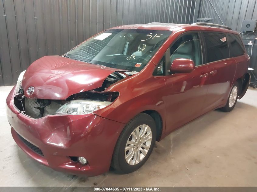 5TDYK3DC0FS565812 2015 TOYOTA SIENNA, photo no. 2