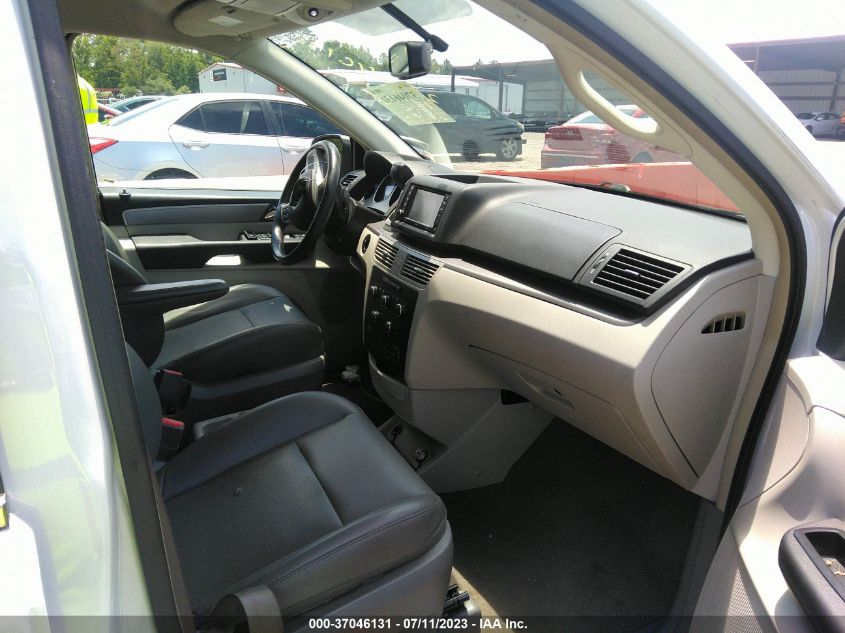 2014 VOLKSWAGEN ROUTAN SE W/RSE & NAVIGATION - 2C4RVABG3ER135236