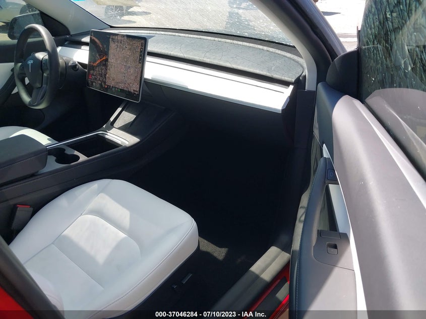 VIN 7SAYGDEF0NF500061 2022 TESLA MODEL Y