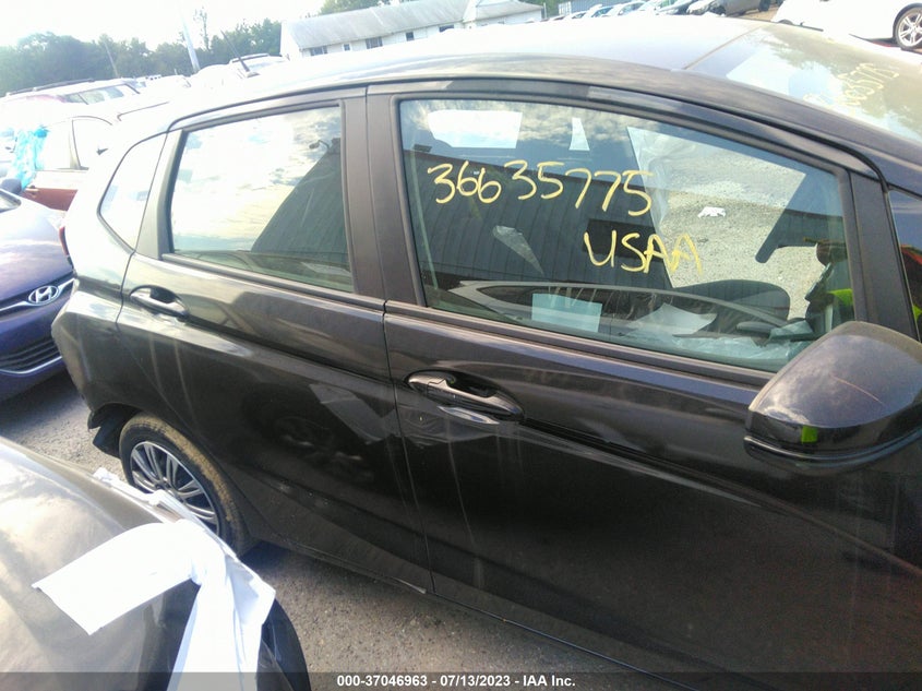 VIN 3HGGK5H40JM719424 2018 HONDA FIT LX