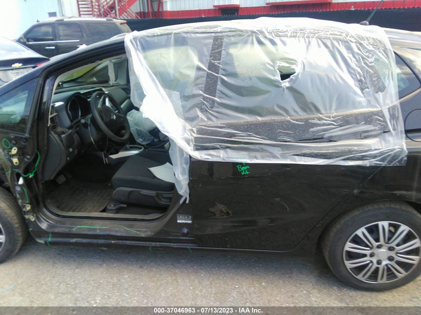 VIN 3HGGK5H40JM719424 2018 HONDA FIT LX