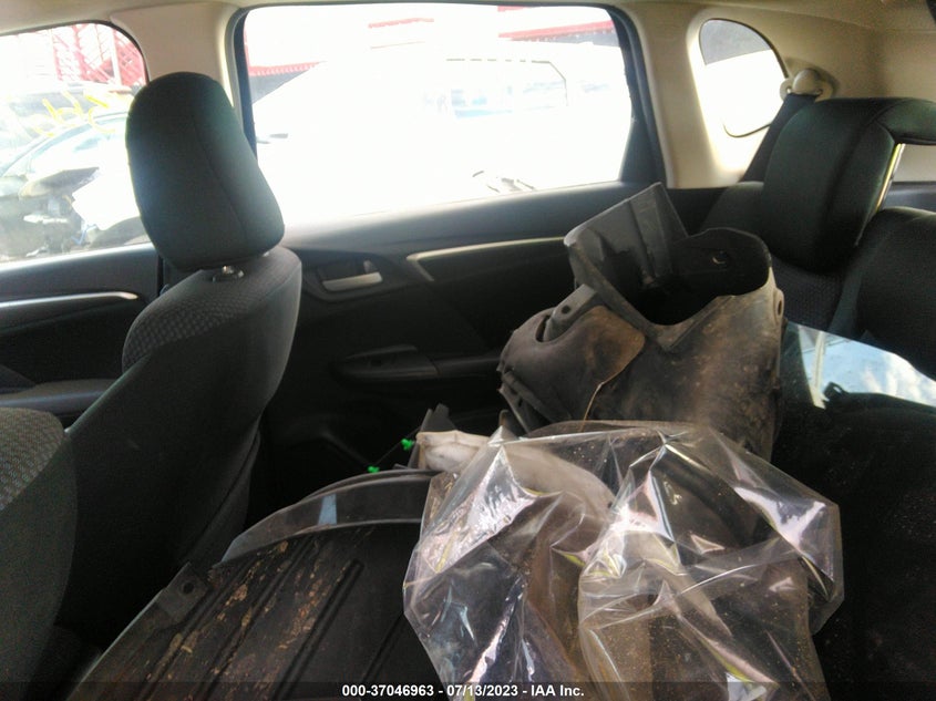 VIN 3HGGK5H40JM719424 2018 HONDA FIT LX