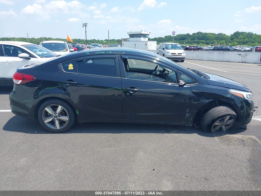 VIN 3KPFL4A75JE239265 2018 KIA FORTE LX/S