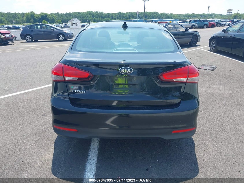 VIN 3KPFL4A75JE239265 2018 KIA FORTE LX/S