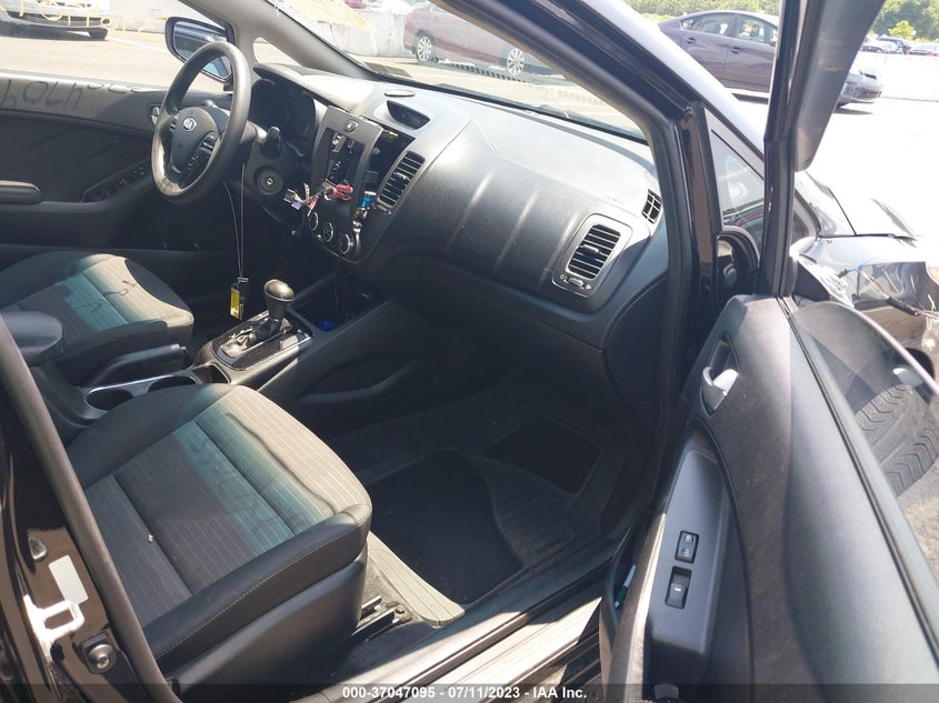 VIN 3KPFL4A75JE239265 2018 KIA FORTE LX/S