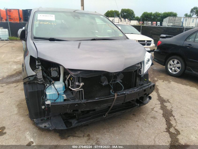 5TDYZ3DC9JS958194 2018 TOYOTA SIENNA, photo no. 13