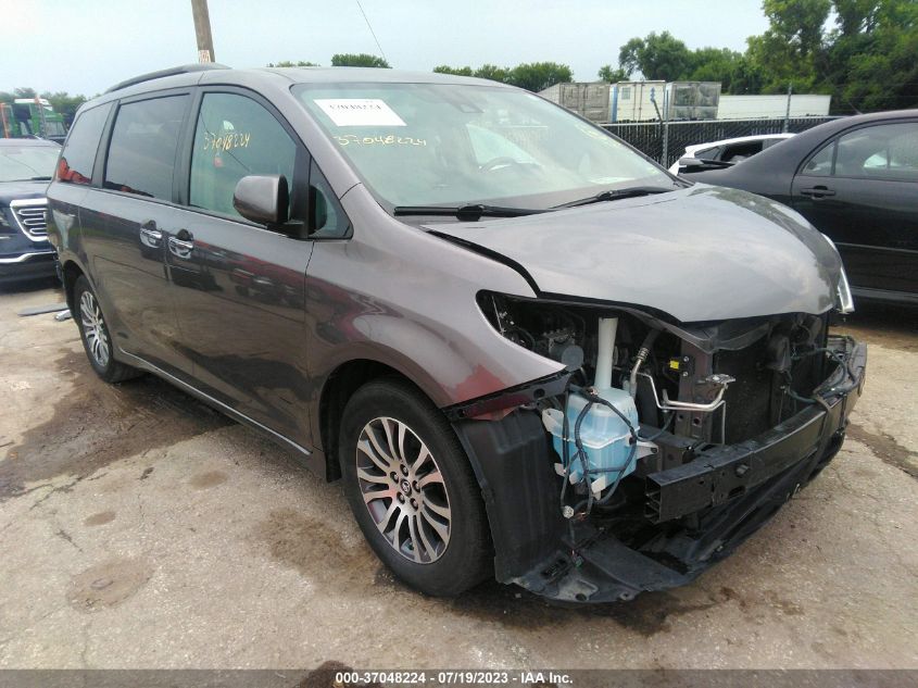 5TDYZ3DC9JS958194 2018 TOYOTA SIENNA - Image 1