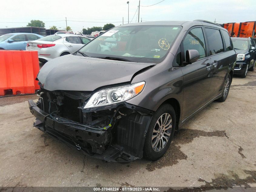 5TDYZ3DC9JS958194 2018 TOYOTA SIENNA, photo no. 2