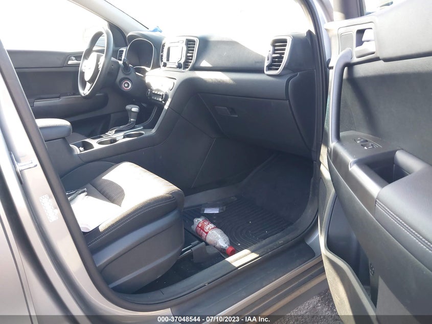 VIN KNDPMCAC7K7585733 2019 KIA SPORTAGE LX