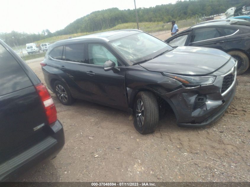 2022 TOYOTA HIGHLANDER XLE - 5TDGZRAH2NS544517