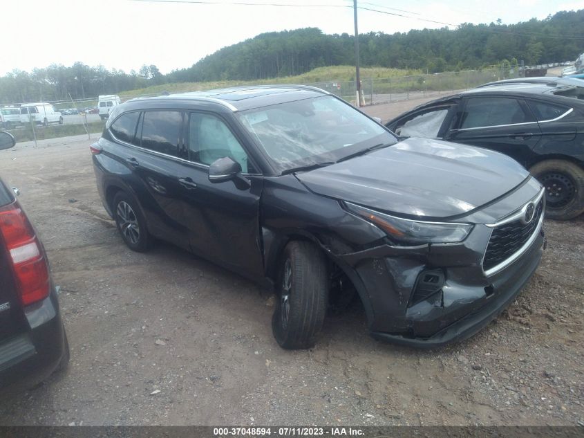 2022 TOYOTA HIGHLANDER XLE - 5TDGZRAH2NS544517