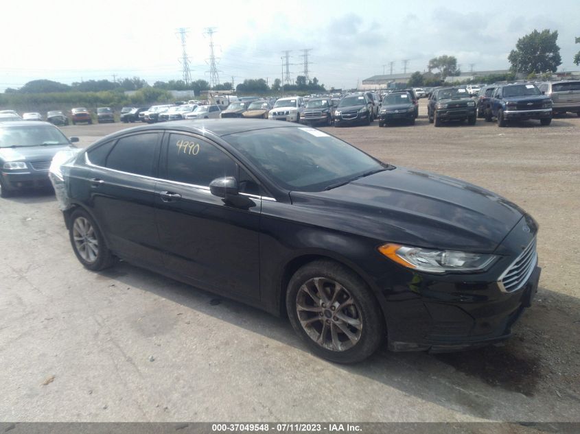 3FA6P0HD8KR248163 Ford Fusion SE