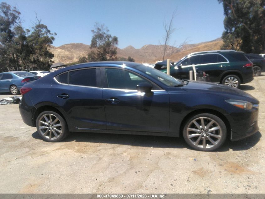 2018 MAZDA MAZDA3 4-DOOR TOURING 3MZBN1V30JM245413