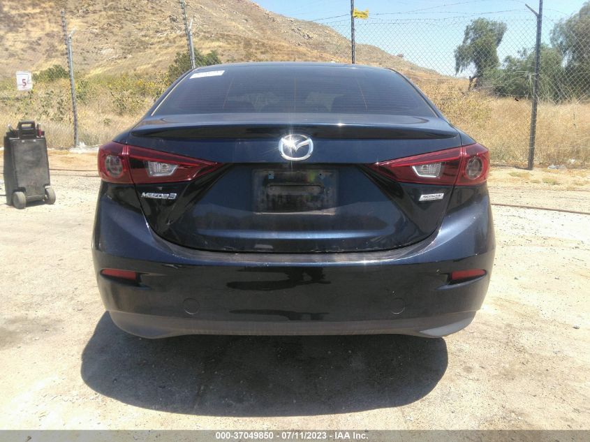 2018 MAZDA MAZDA3 4-DOOR TOURING 3MZBN1V30JM245413