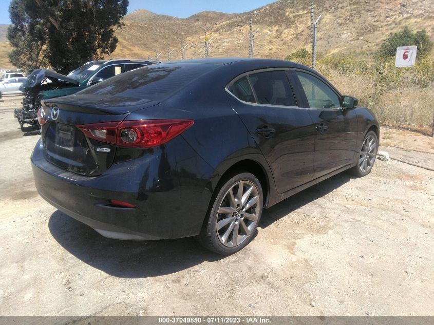 2018 MAZDA MAZDA3 4-DOOR TOURING 3MZBN1V30JM245413
