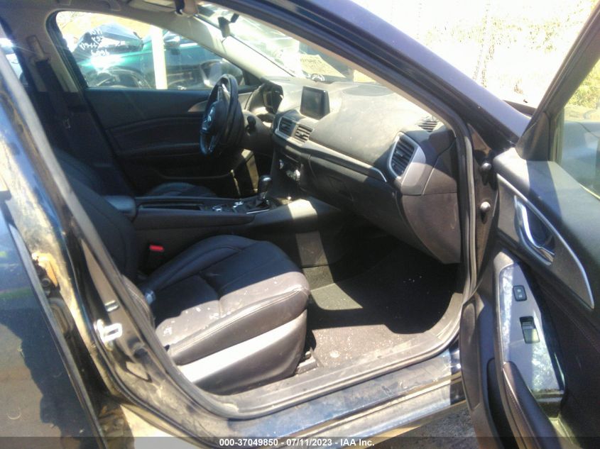 2018 MAZDA MAZDA3 4-DOOR TOURING 3MZBN1V30JM245413