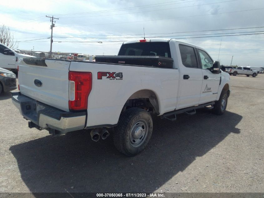 2017 FORD SUPER DUTY F-250 SRW LARIAT/PLATINUM - 1FT7W2BT4HEE32024