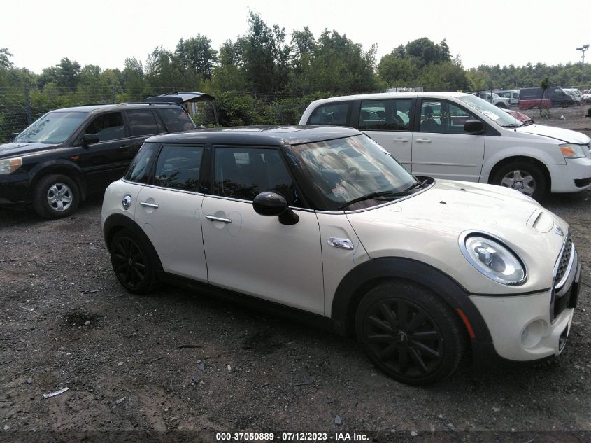 2016 MINI COOPER HARDTOP 4 DOOR S - WMWXU3C58G2D28695