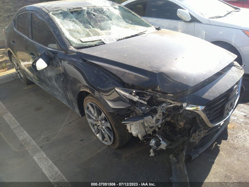 2018 MAZDA MAZDA3 4-DOOR GRAND TOURING - 3MZBN1W34JM259474