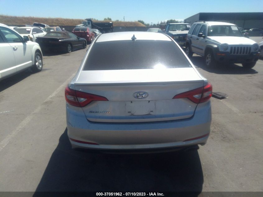 2015 HYUNDAI SONATA 2.4L SE - 5NPE24AF7FH120402