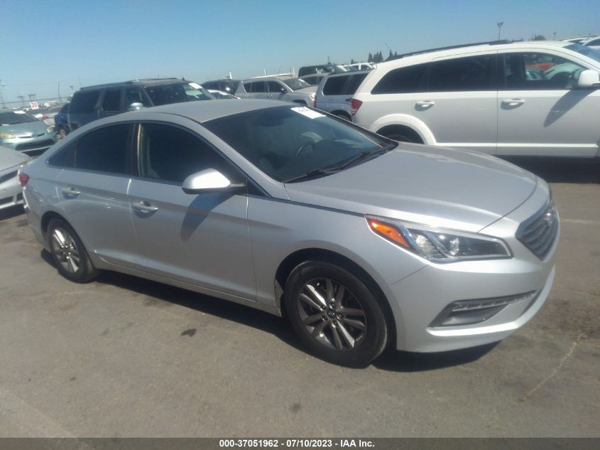 2015 HYUNDAI SONATA 2.4L SE - 5NPE24AF7FH120402