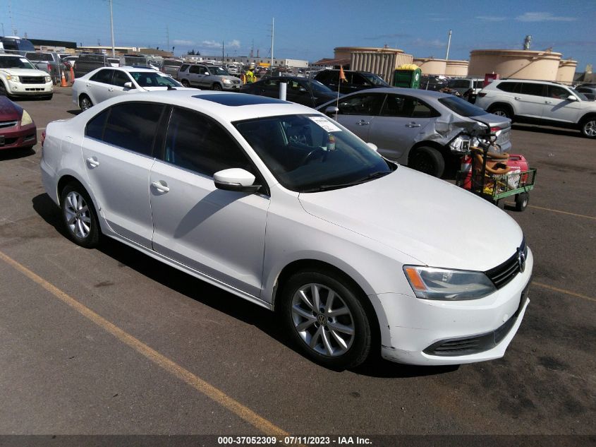 2014 VOLKSWAGEN JETTA SEDAN SE - 3VWD17AJ8EM407421