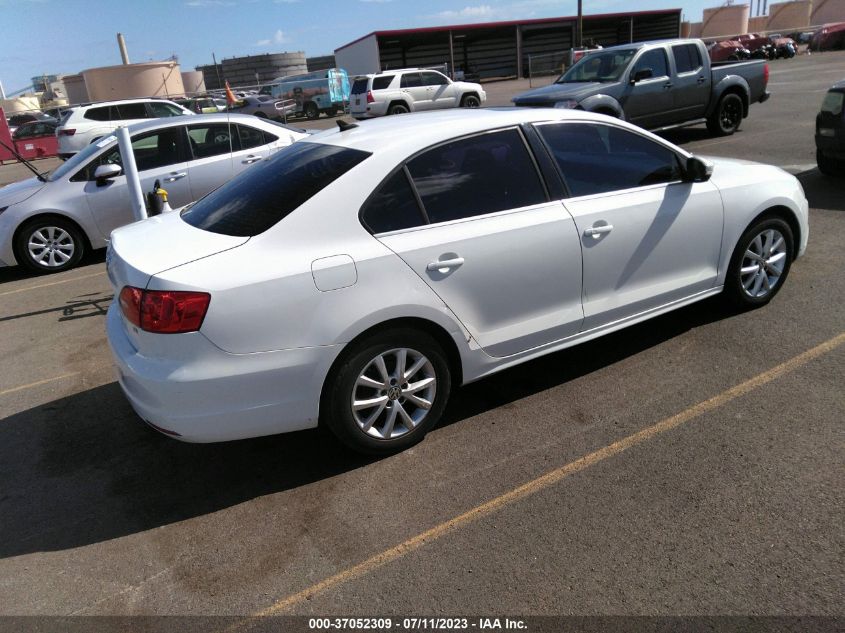 2014 VOLKSWAGEN JETTA SEDAN SE - 3VWD17AJ8EM407421