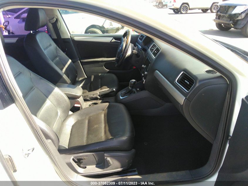 2014 VOLKSWAGEN JETTA SEDAN SE - 3VWD17AJ8EM407421